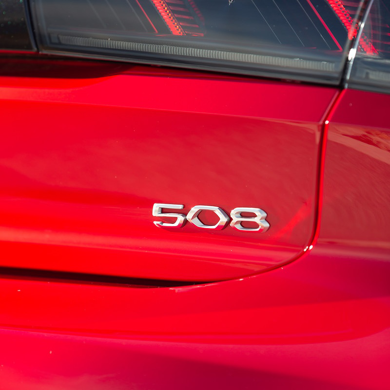 Štítek "508" zadní část vozu Peugeot 508 (R8)